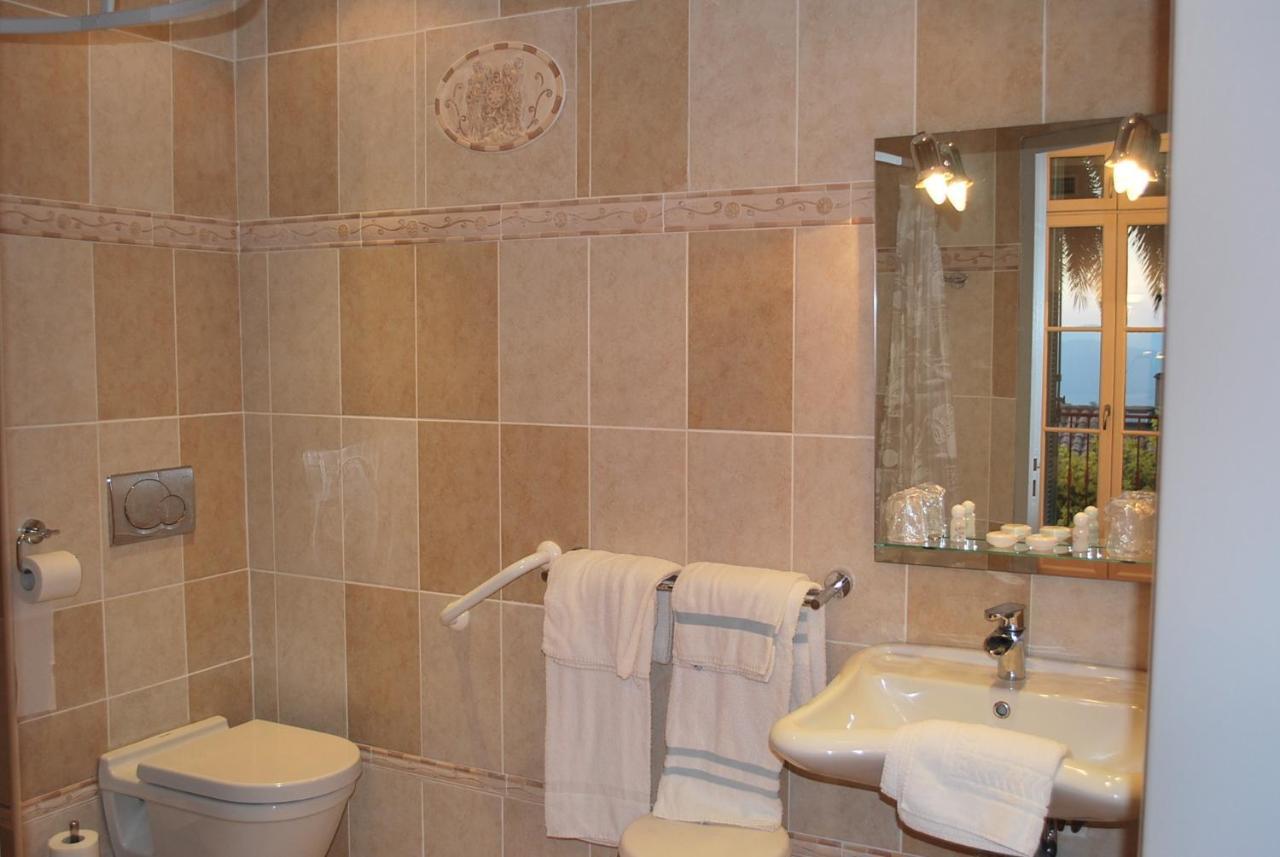 Hotel Restaurant Bellevue Bormes-les-Mimosas Room photo